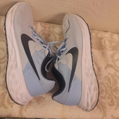 Men's size 11.5 Nicke running shoes