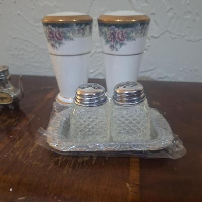 salt and pepper shaker bundle