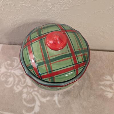 Pfaltzgraff Merriweather Christmas cookie jar or canister.