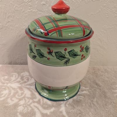 Pfaltzgraff Merriweather Christmas cookie jar or canister.