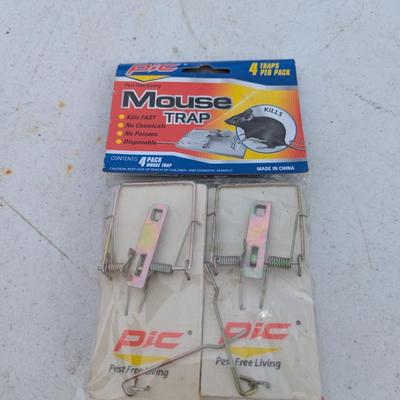 4-pack of Pic Wood Mouse Traps.