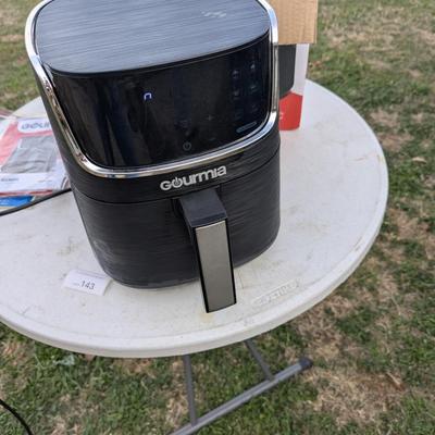  Gourmia 4-Quart Digital Air Fryer- with box