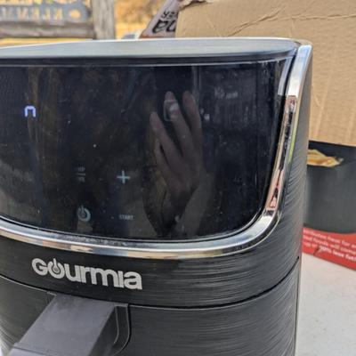  Gourmia 4-Quart Digital Air Fryer- with box