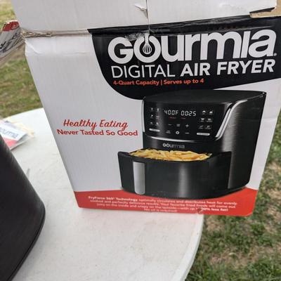  Gourmia 4-Quart Digital Air Fryer- with box