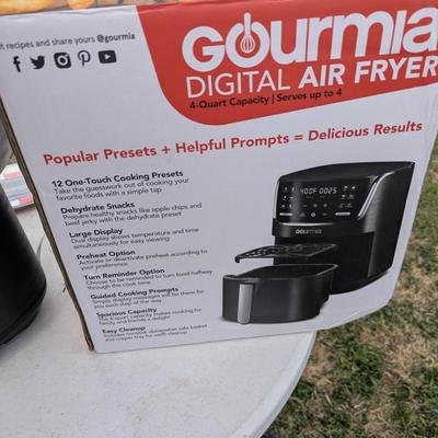 Gourmia 4-Quart Digital Air Fryer- with box