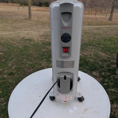 Honeywell HZ-680 oil-filled radiator heater.