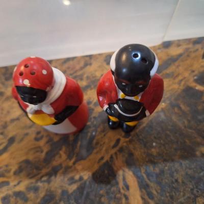Aunt Jemima and Uncle Moses Salt and pepper shaker set