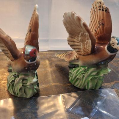 vintage ceramic pheasant salt and pepper shakers.