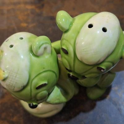 vintage green ceramic Van Tellingen bear salt and pepper shakers.