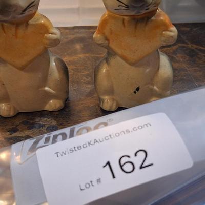 vintage ceramic salt and pepper shakers featuring two mice with cheese