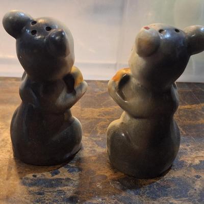 vintage ceramic salt and pepper shakers featuring two mice with cheese