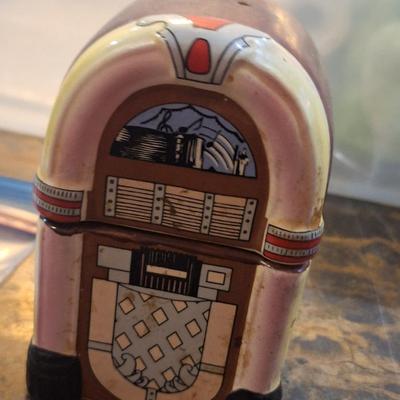 ceramic jukebox salt and pepper shakers.
