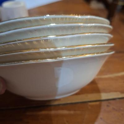 Homer Laughlin rim soup bowl in the L612 pattern.- 5 bowls