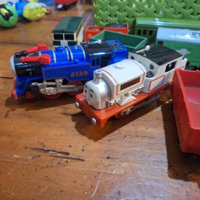 lot of Thomas and Friends trackmaster tracks, and train pieces