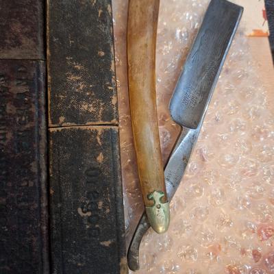 2 vintage straight razors with cases