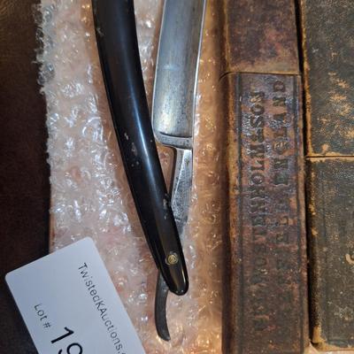 2 vintage straight razors with cases