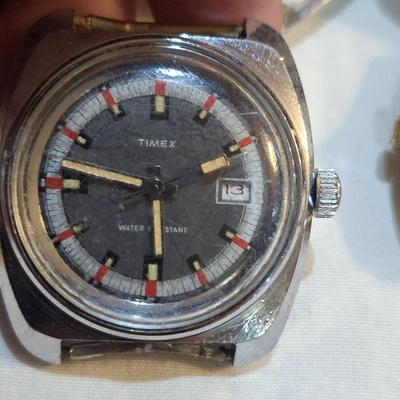 mixed lot of watches, looks like a few of them are timex