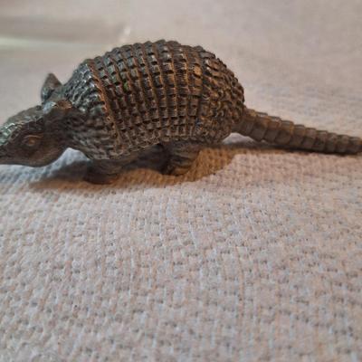 Aradillo figurine- seems to be pewter