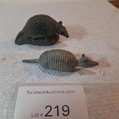 Arnadillo figurines- the last two to list…
