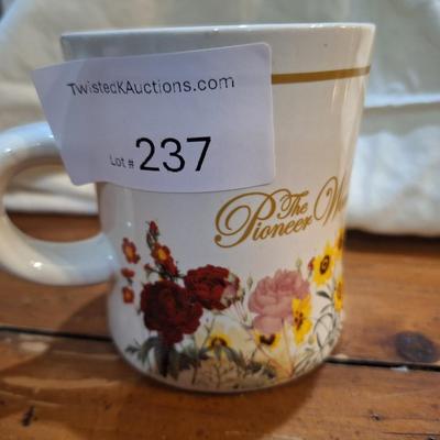 Pioneer Woman Floral Mercantile Restaurant Store Souvenir Coffee Mug Cup