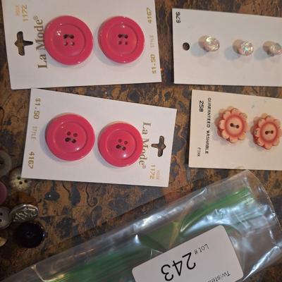 mixed lot of buttoms some vintage.