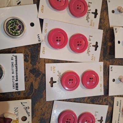 mixed lot of buttoms some vintage.