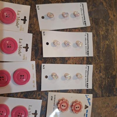 mixed lot of buttoms some vintage.