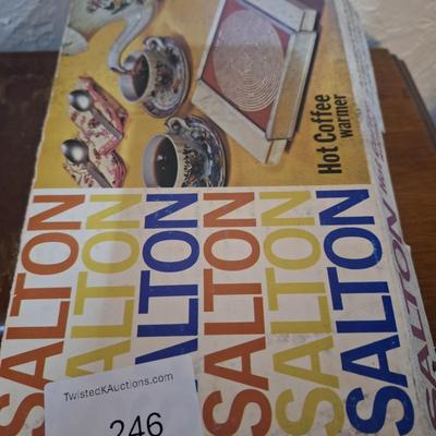 vintage salton hotray automic food warmer set, in original box, looks to be new condition old item.