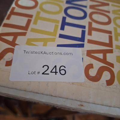 vintage salton hotray automic food warmer set, in original box, looks to be new condition old item.