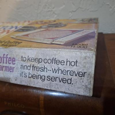 vintage salton hotray automic food warmer set, in original box, looks to be new condition old item.