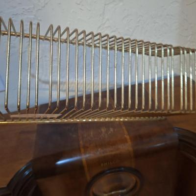 MCM brass tone wire record rack for 45 records