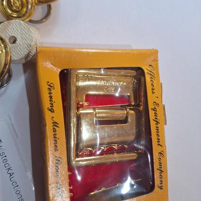  vintage US Marine Corps (USMC) uniform buttons and a belt buckle set