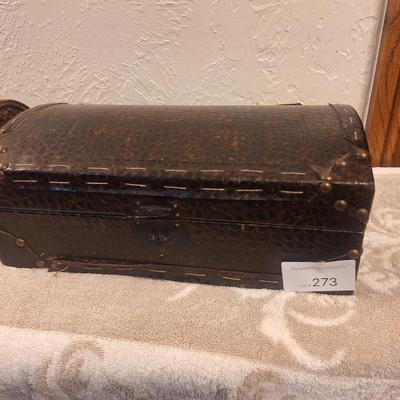 vintage jewelry boxes or small desktop trunks