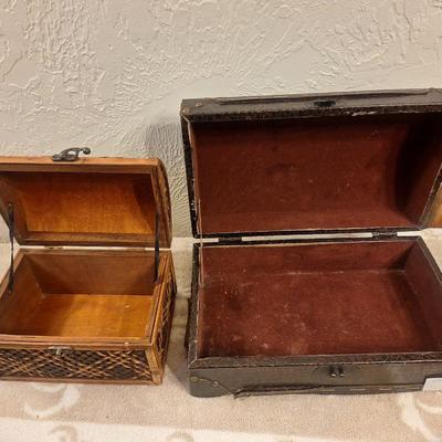vintage jewelry boxes or small desktop trunks