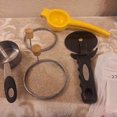 mixed lot of kitchen tools.