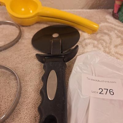 mixed lot of kitchen tools.