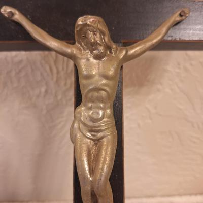 wall cross crucifix.