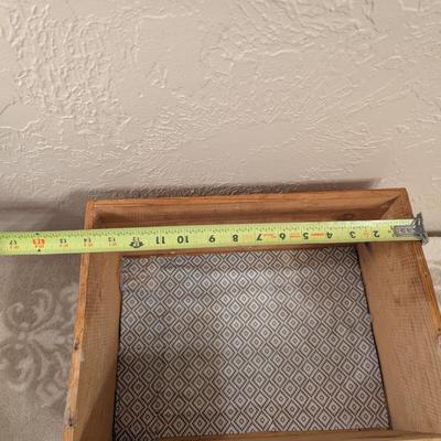 wooden Caymus Vineyards Special Selection wine crate.