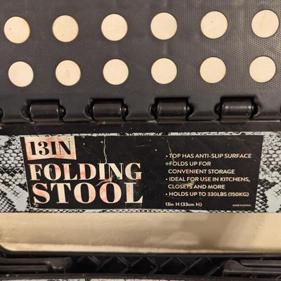 black and grey snakeskin pattern plastic folding step