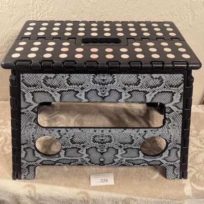 black and grey snakeskin pattern plastic folding step