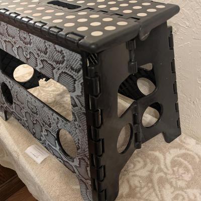 black and grey snakeskin pattern plastic folding step