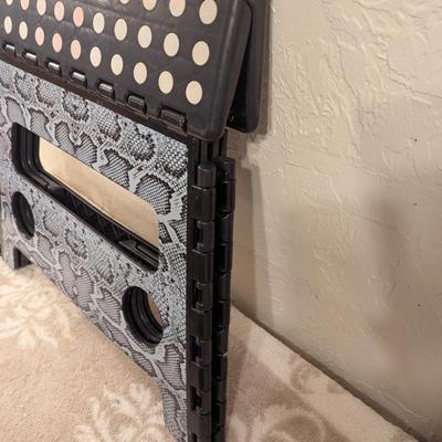 black and grey snakeskin pattern plastic folding step
