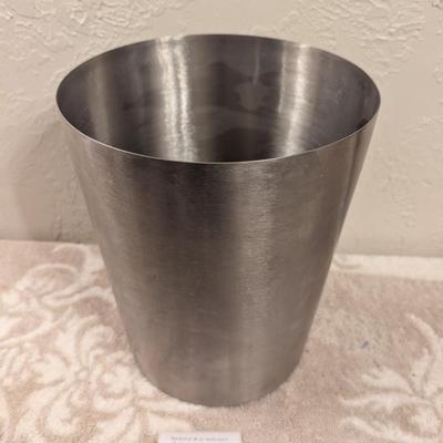 Stainless steel trashcan