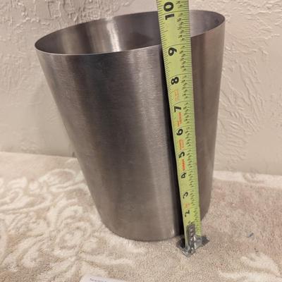 Stainless steel trashcan