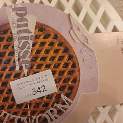  lattice dough round cutter- so you can cut the perfect pie top crust.