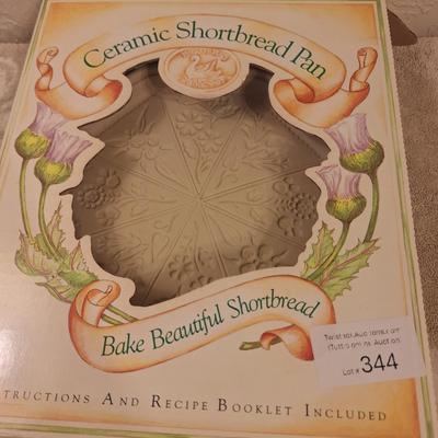 Brown bag Design Wildflowers ceramic shortbread stonewear pan new in box.