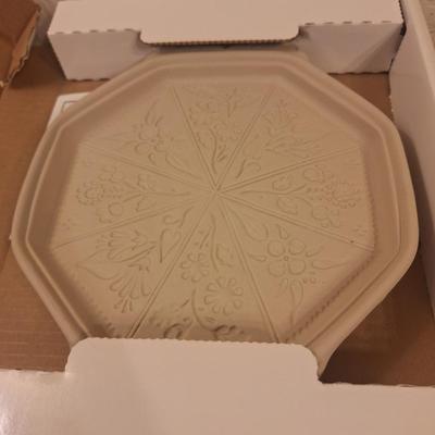 Brown bag Design Wildflowers ceramic shortbread stonewear pan new in box.