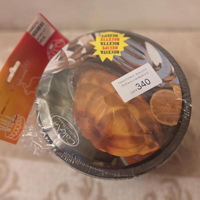 Cake pans- set of 2 new in package cake molds