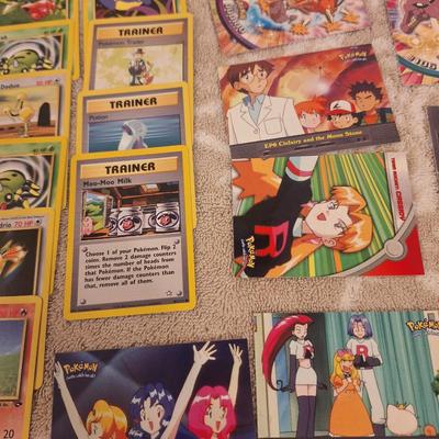 large set of pokemon cards