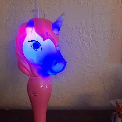 LED unicorn bubble wand- lights up.  Bubbles may not work see desc